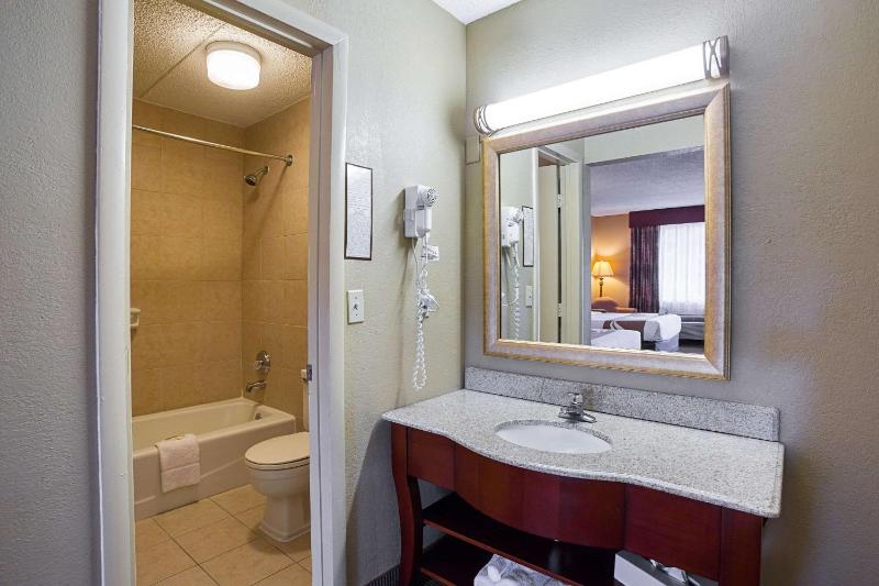 Double Room with Two Double Beds- Smoking  image 2