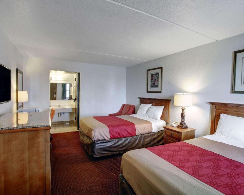 Double Room with Two Double Beds - Non-Smoking image 3