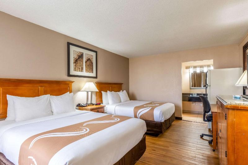 Premium Queen Room with Two Queen Beds image 2