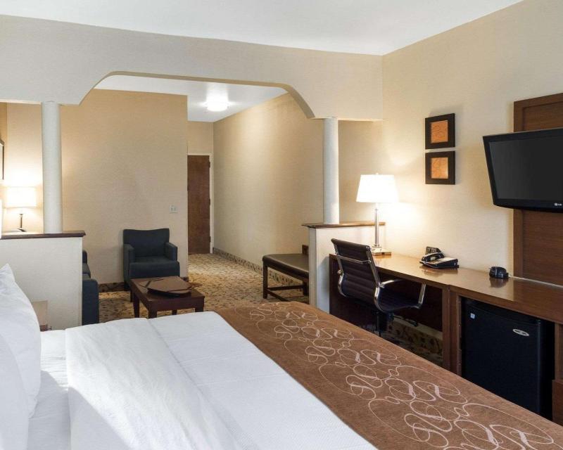 King Suite - Accessible/Non-Smoking image 2