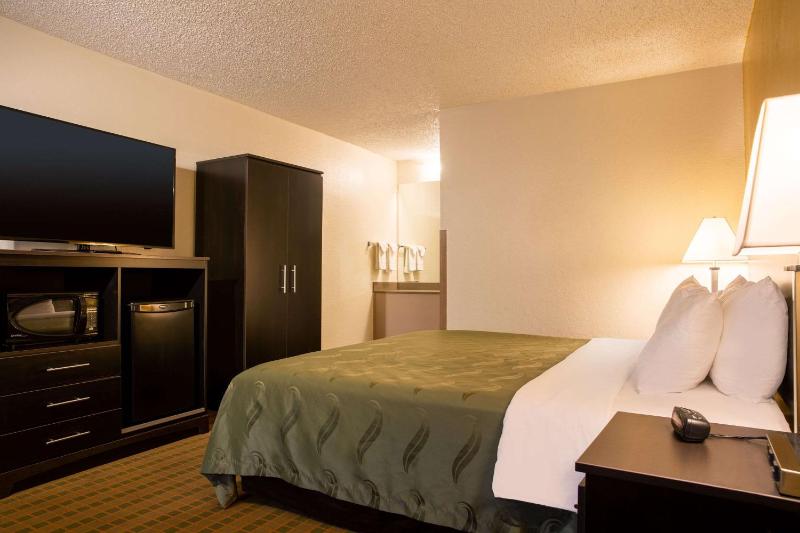 King Room - Non-Smoking image 3