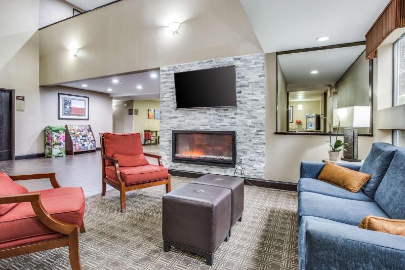 Comfort Inn & Suites Love Field-Dallas Market Center - image 11