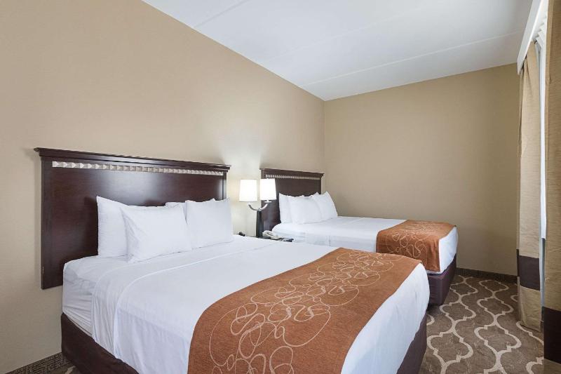 Queen Suite with Two Queen Beds - Non-Smoking image 3