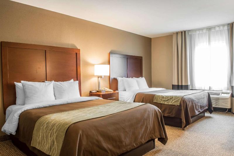Queen Suite with Two Queen Beds - Non-Smoking image 3