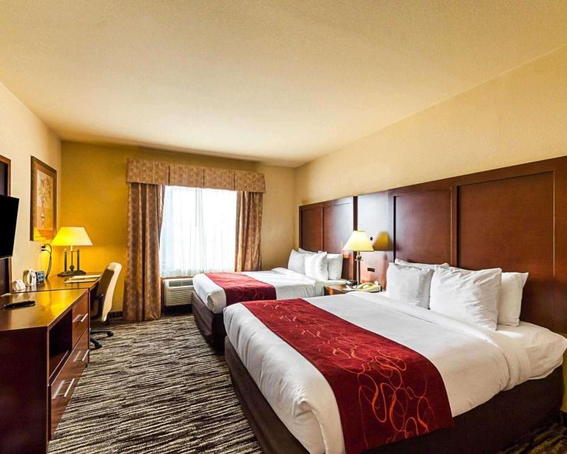 Queen Suite with Two Queen Beds - Non-Smoking image 2