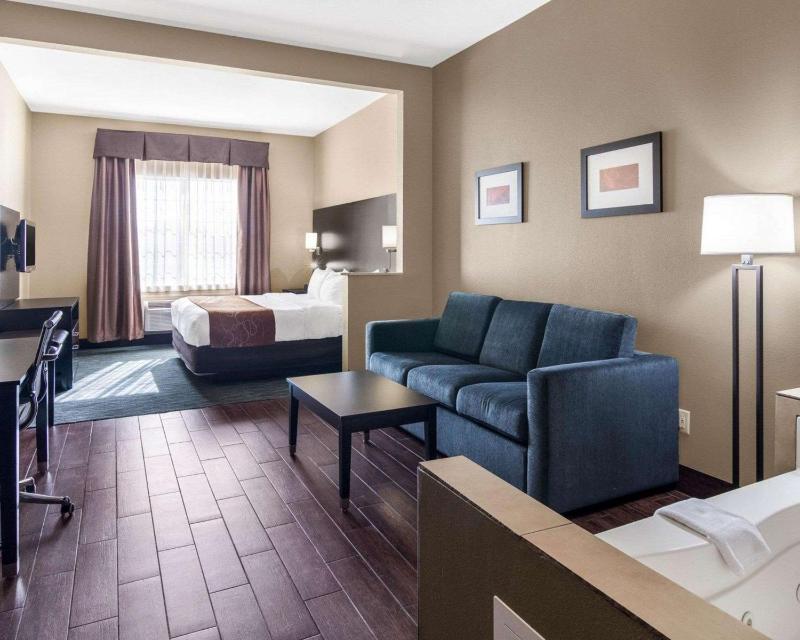 King Suite - Non-Smoking image 2