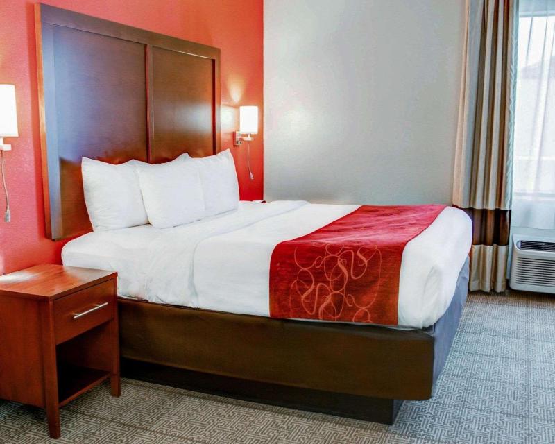 King Suite - Accessible/Non-Smoking image 2