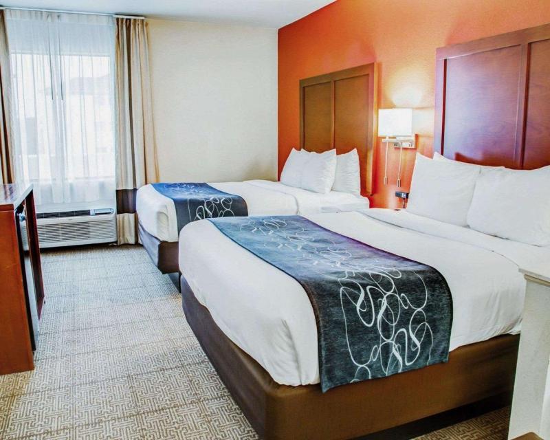 Queen Suite with Two Queen Beds - Mobility Accessible/Non-Smoking image 2
