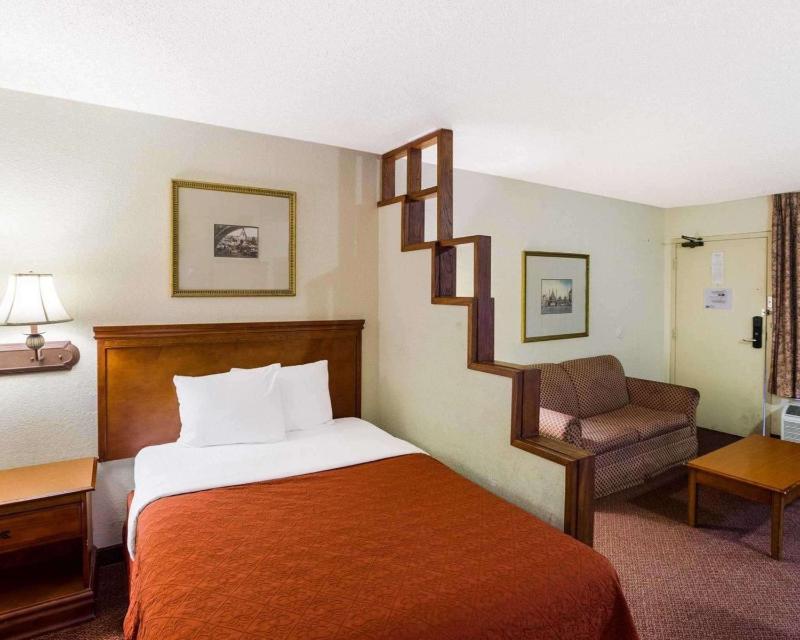 Double Room with Two Double Beds - Non-Smoking image 3