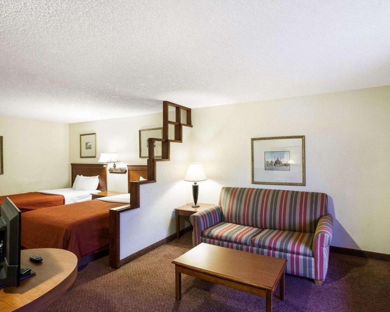 Double Suite with Two Double Beds - Non-Smoking image 2