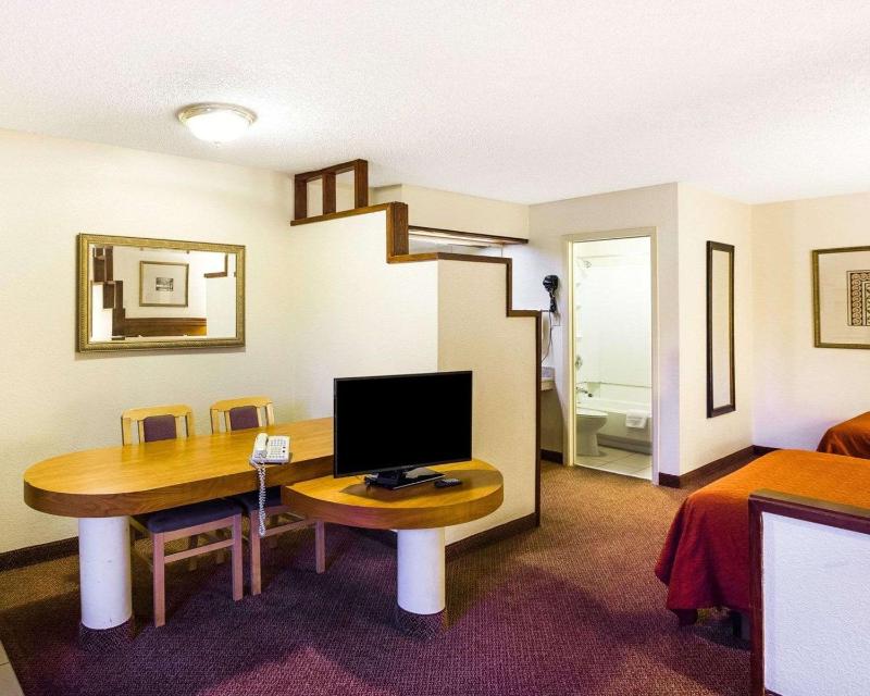 Double Suite with Two Double Beds - Non-Smoking image 3