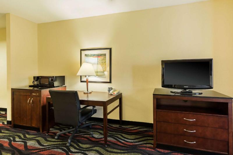 King Suite - Non-Smoking image 4