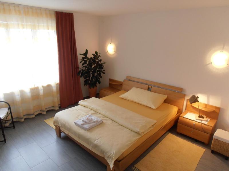 One-Bedroom Apartment with Garden View image 4