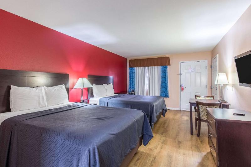 Double Room with Two Double Beds - Non-Smoking image 3