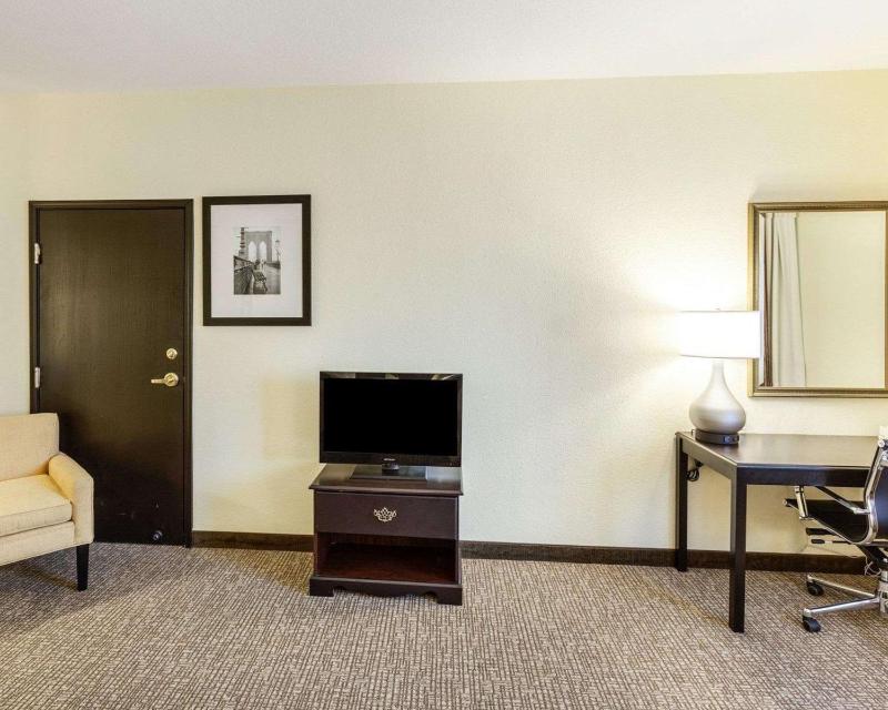 King Suite image 2