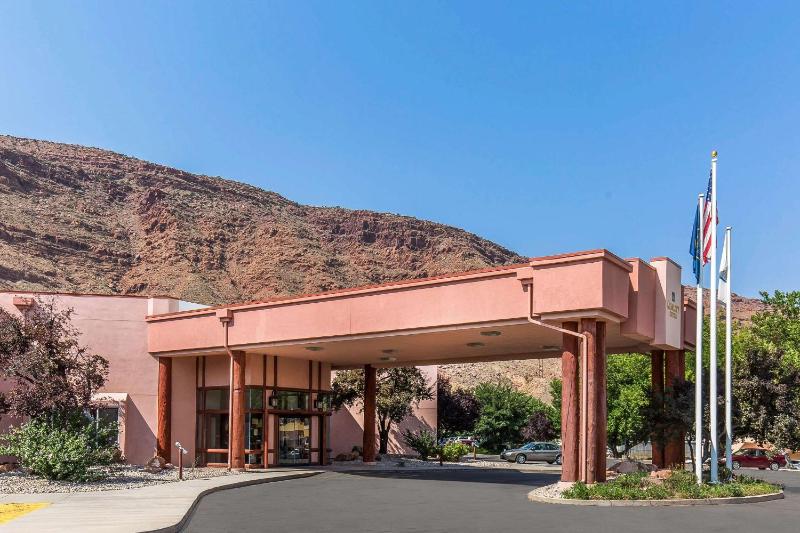Quality Suites Moab near Arches National Park - image 29