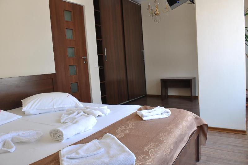 Double or Twin Room image 3