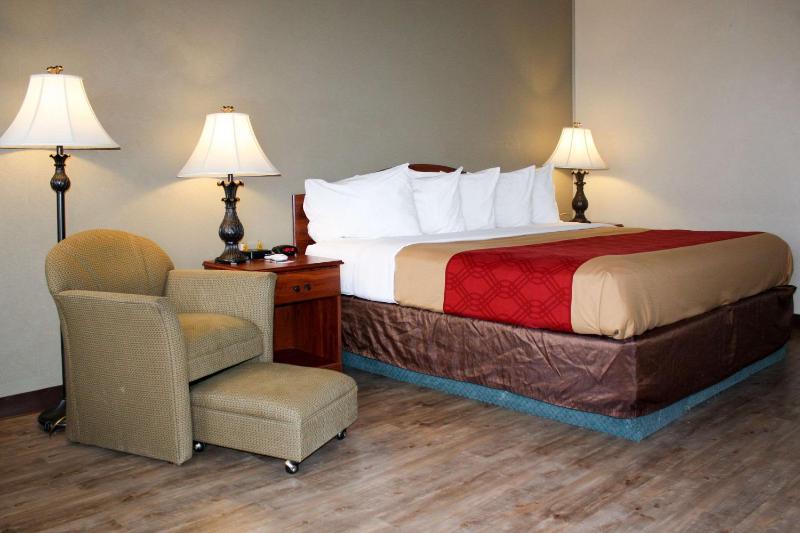 Deluxe King Room - Non-Smoking image 3