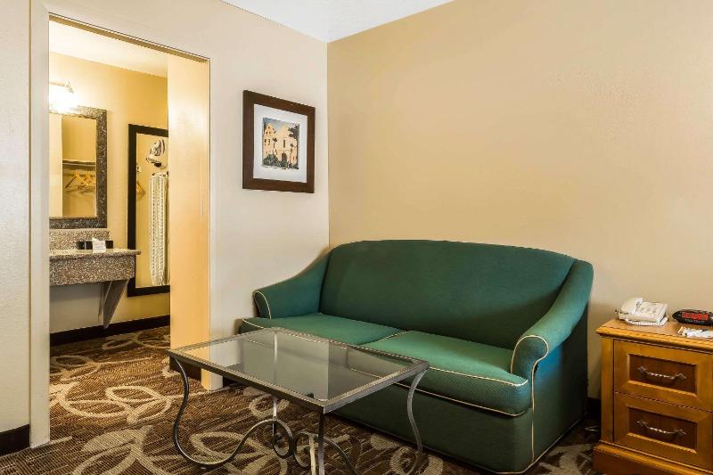 King Room - Non-Smoking image 2