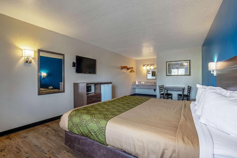 King Room - Non-Smoking image 2