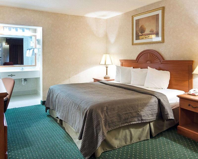 King Room - Non-Smoking image 2