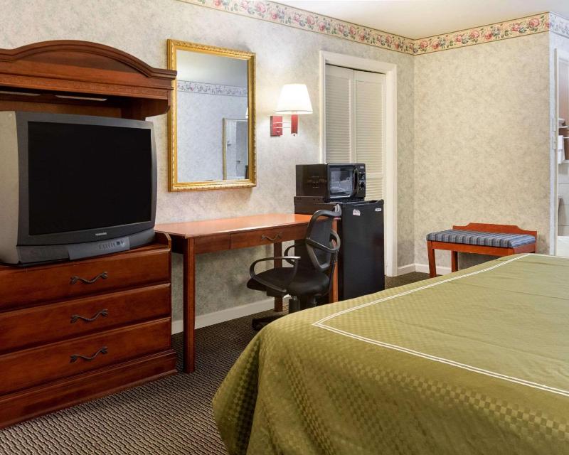 King Room - Non-Smoking image 3