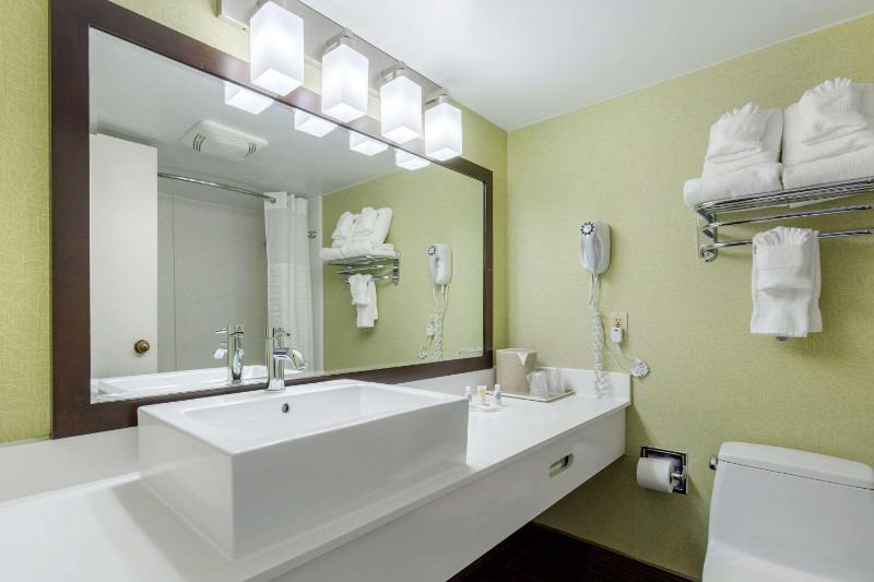 Coastal Hotel & Suites Virginia Beach - Oceanfront - image 14