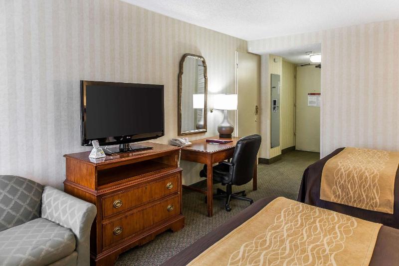 Double Room with Two Double Beds - Non-Smoking image 4