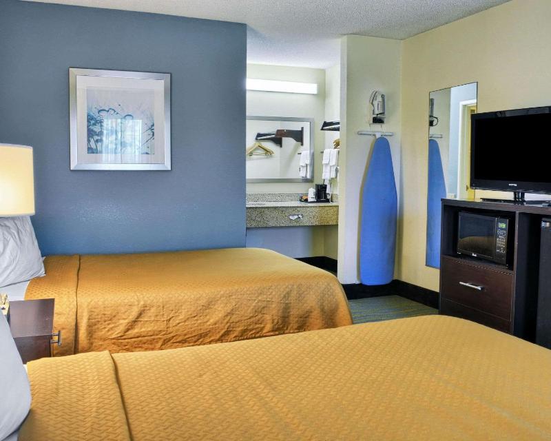 Double Room with Two Double Beds - Non-Smoking image 2