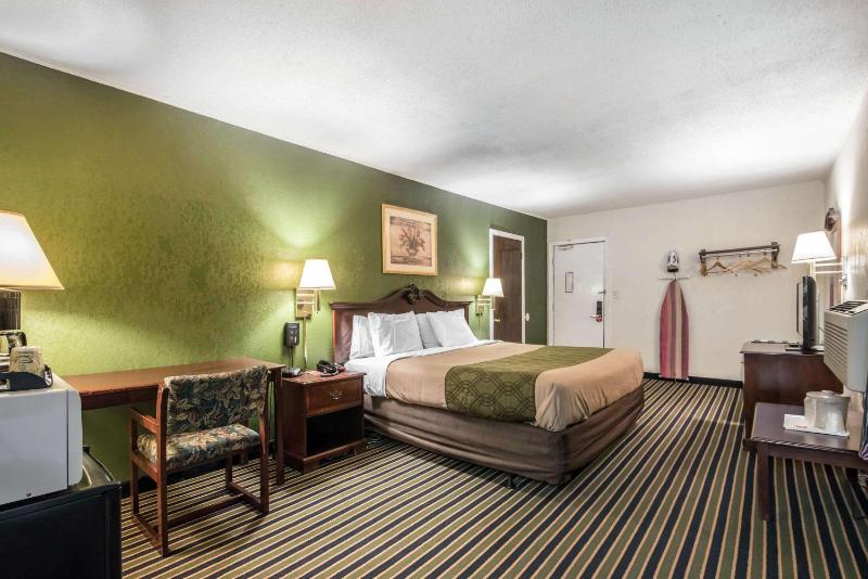 King Room - Non-Smoking image 3