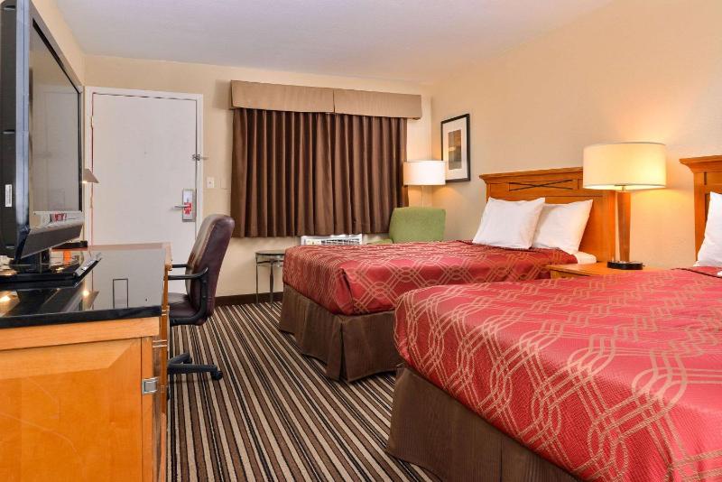 Double Room with Two Double Beds - Smoking image 1