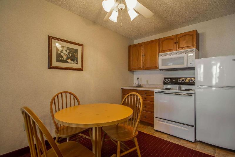 Standard King Suite - Non-Smoking image 1