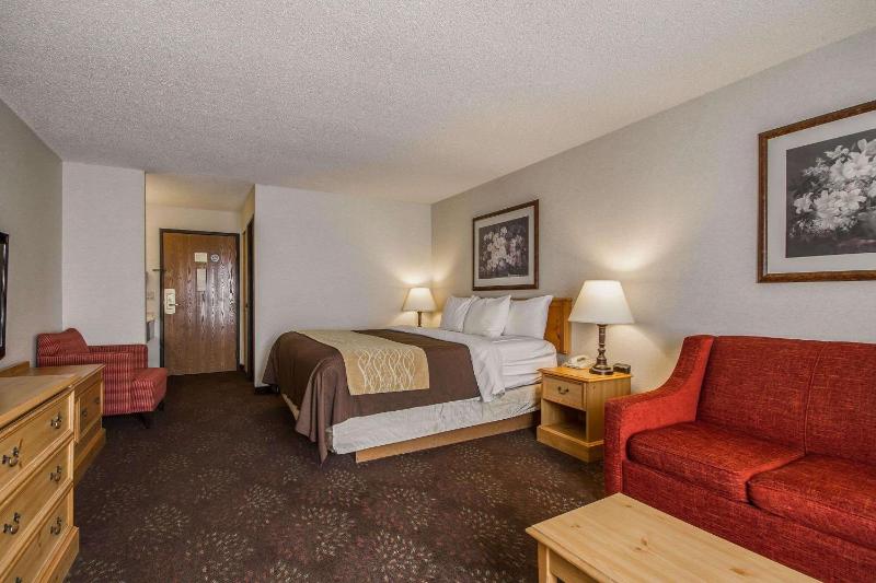 King Suite - Non-Smoking image 3