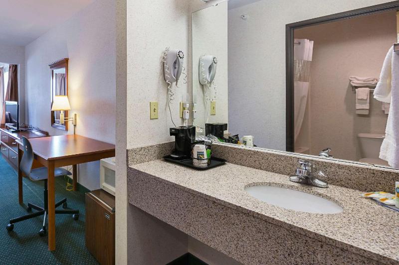 King Suite - Non-Smoking image 2
