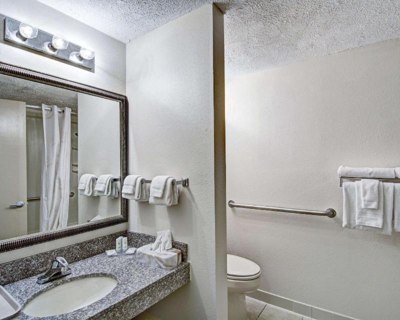 King Room - Accessible/Non-Smoking image 2