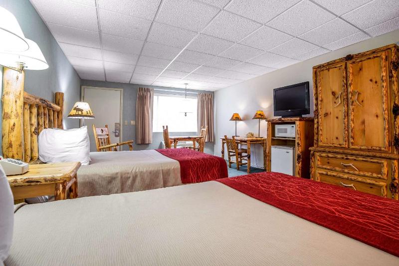 Double Suite with Two Double Beds image 3