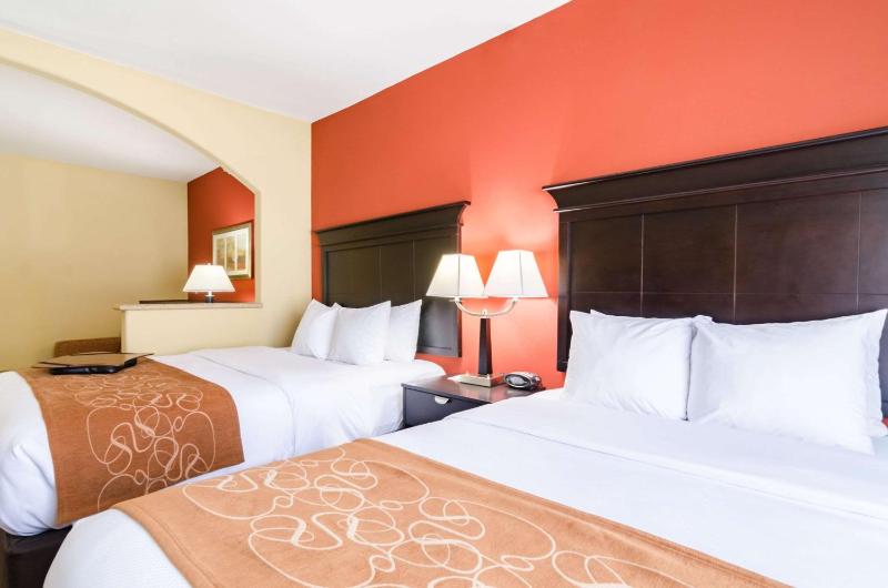 Queen Suite - Non-Smoking image 3