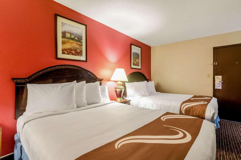Queen Room - Non-Smoking image 1