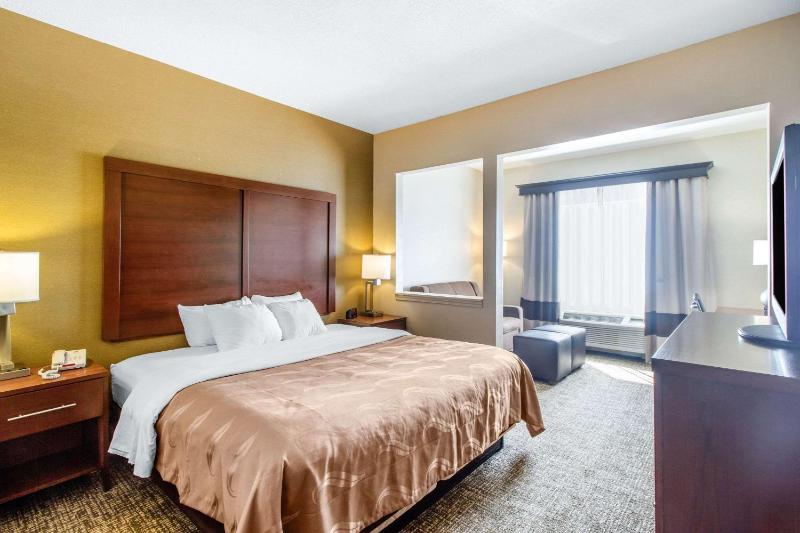 King Suite - Disability Access/Non-Smoking image 3