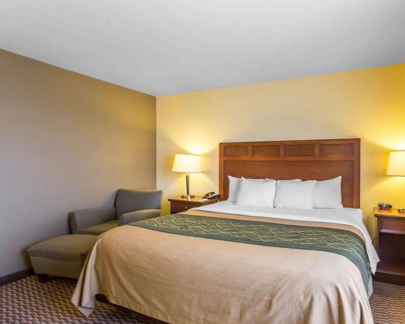 King Suite with Two King Beds - Non-Smoking image 4