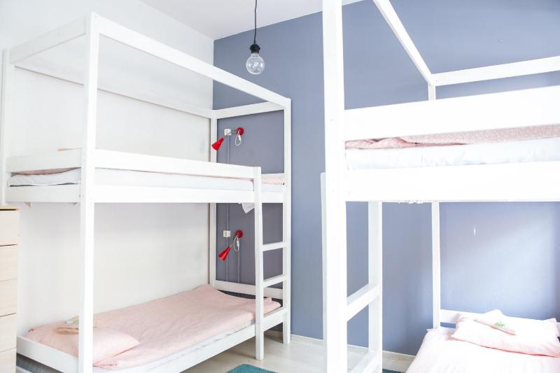 Bed in 8-Bed Mixed Dormitory Room image 3