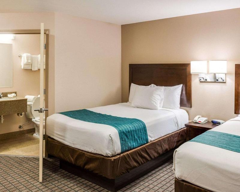 Double Room with Two Double Beds - Smoking image 3