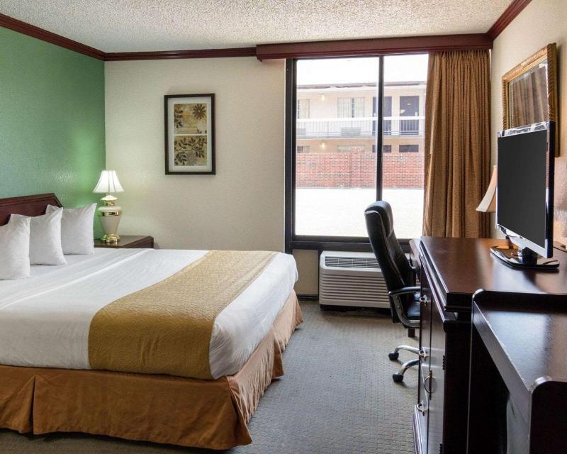 King Room - Non-Smoking image 2
