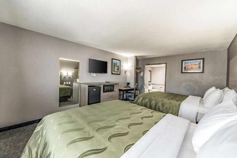 Queen Room with Two Queen Beds - Accessible/Non-Smoking  image 4