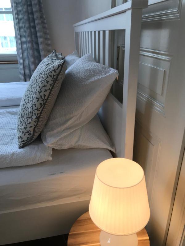 Single Room with Shared Bathroom image 3