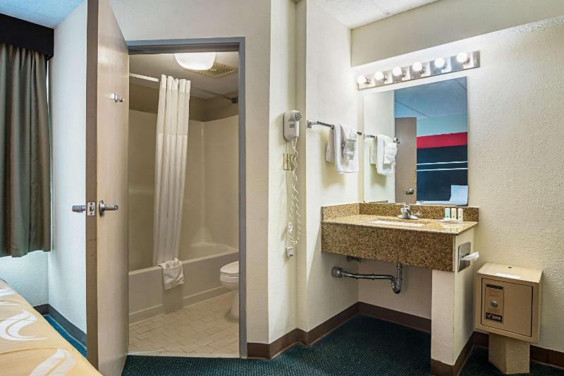 King Suite - Non-Smoking image 2