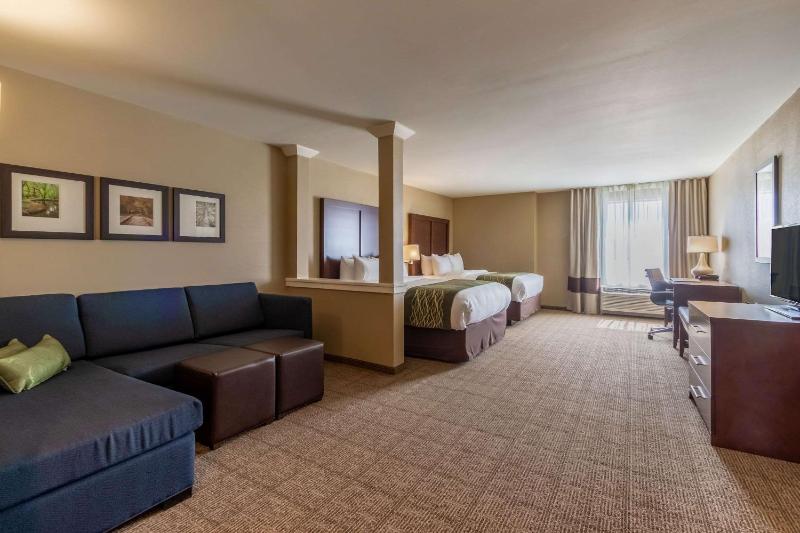 Queen Suite with Two Queen Beds - Non-Smoking image 3