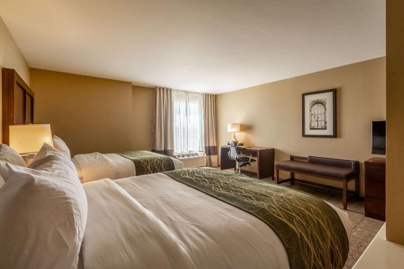 Queen Suite with Two Queen Beds - Non-Smoking image 2