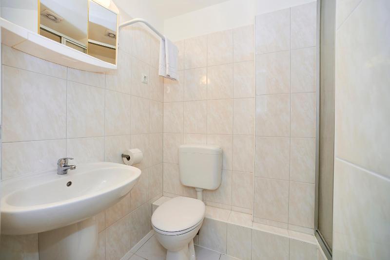 Single Room with Private Bathroom image 2