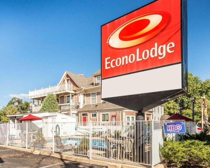 Econo Lodge Colorado Springs Downtown - image 13